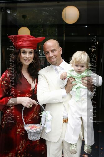 Amsterdam 2 september 2006
Tjeerd Oosterhuis en Edsilia Rombley trouwen in de Rode hoed.
Trijntje met haar zoontje Jonas en Tjeerd