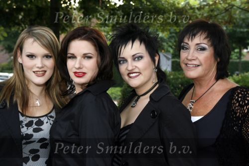 Muiderberg 15 september 2006
Presentatie cd  Access Allowed met als stylist Viola Holt.
v.l.n.r. Anja Backus, Simone v Eertwegh en Barbara Ceuleers.