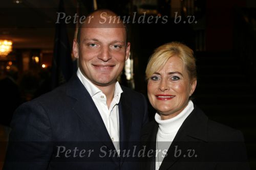 Noordwijk 26 augustus 2006
Presentatie blad JFK in huis ter Duin.
Vivian Boelen met broer