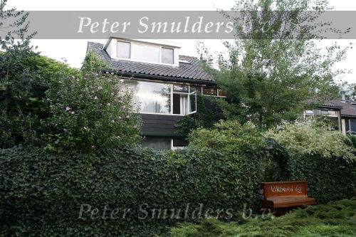 Laren 6 september 2006
Willibrord Frequin wordt verrast door zijn vrienden op zijn 65e verjaardag. Zijn vrienden uit Moeke Spijstra zetten een piano voor zijn deur.