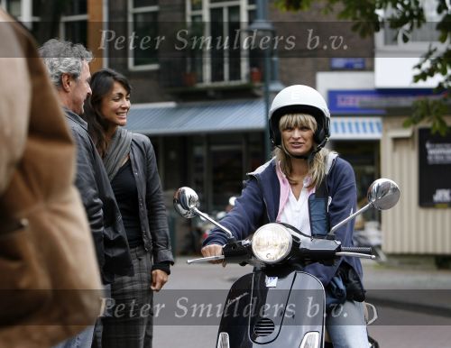 Amsterdam 1 september 2006
Xandra Hay op vespa scooter met Huub Stapel en Monique Kleeman.