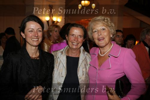Amsterdam 11 september 2006
Modeshow Frans Molenaar in het Amstel Hotel.  Groot meesteres van de koningin mevrouw v Loon de la bouchere met Rita Kok en dochter