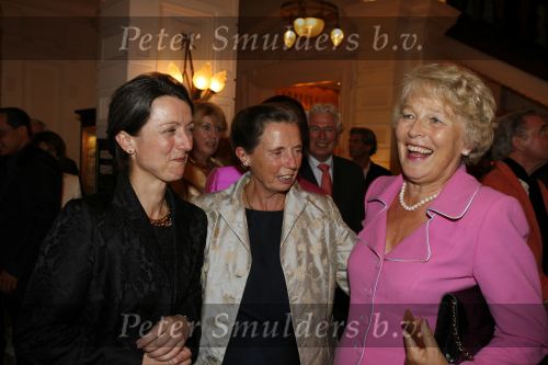 Amsterdam 11 september 2006
Modeshow Frans Molenaar in het Amstel Hotel.  Groot meesteres van de koningin mevrouw v Loon de la bouchere met Rita Kok en dochter