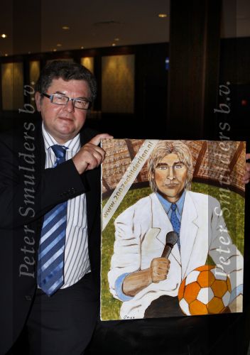 Hoofddorp 27 augustus 2007
Bijeenkomst bij van der valk hotel ivm met schilderijen voor goede doelen door bn ers. Manager Dries Roelvink
Andrï¿½ van Commenï¿½e