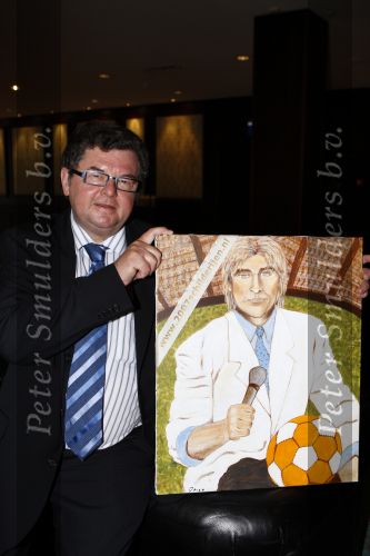 Hoofddorp 27 augustus 2007
Bijeenkomst bij van der valk hotel ivm met schilderijen voor goede doelen door bn ers. Manager Dries Roelvink
Andrï¿½ van Commenï¿½e