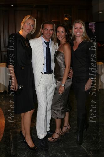 Noordwijk, 1 September 2007 Jacky Fair met o.a. modeshow van Danie Bles.
Op de foto v.l.n.r.: Anouk Smulders, Tom Sebastian, Renee Vervoorn en Irma v Hove ( Vriendin van Anouk )