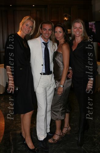 Noordwijk, 1 September 2007 Jacky Fair met o.a. modeshow van Danie Bles.
Op de foto v.l.n.r.: Anouk Smulders, Tom Sebastian, Renee Vervoorn en Irma v Hove ( Vriendin van Anouk )
