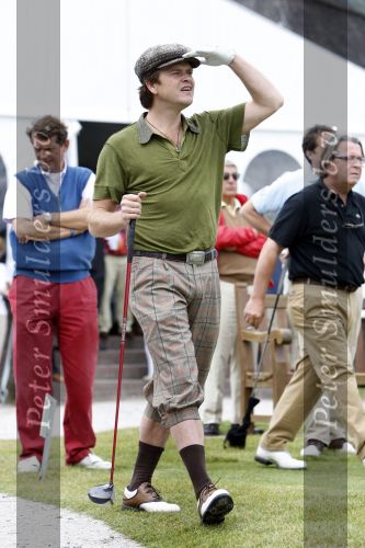 Zandvoort 18 augustus 2007
Beau v Erven Dorens met korte broek en pet golfend  tijdens Charity challenge tijdens KLM open.