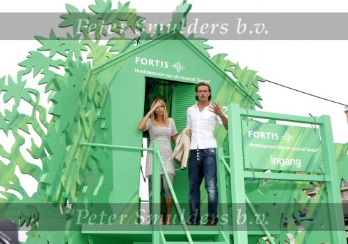 Scheveningen 21 augustus 2007
Ron Link en Chantal janzen openen Tarzan boomhut op de boulevard bij scheveningen.