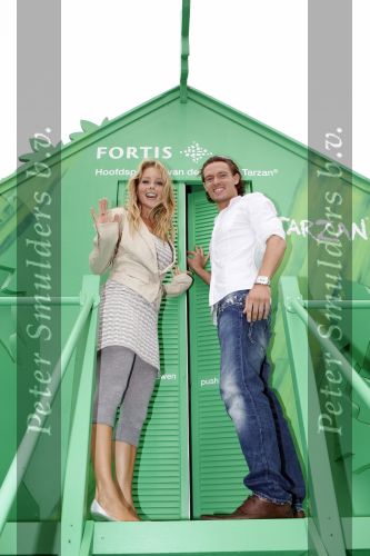 Scheveningen 21 augustus 2007
Ron Link en Chantal janzen openen Tarzan boomhut op de boulevard bij scheveningen.