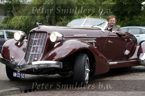 Laren 8 september 2007
Chris Luken met zijn moeder in zijnoldtimer cabrio , Auburn Boattrail uit 1935.