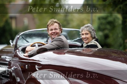 Laren 8 september 2007
Chris Luken met zijn moeder in zijnoldtimer cabrio , Auburn Boattrail uit 1935.