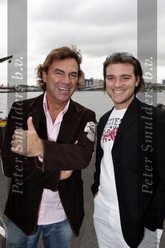 Amsterdam 30 augustus 2007
Eindfeest van Talpa op de supperclub boot. Eddy Keur met vriend