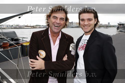 Amsterdam 30 augustus 2007
Eindfeest van Talpa op de supperclub boot. Eddy Keur met vriend