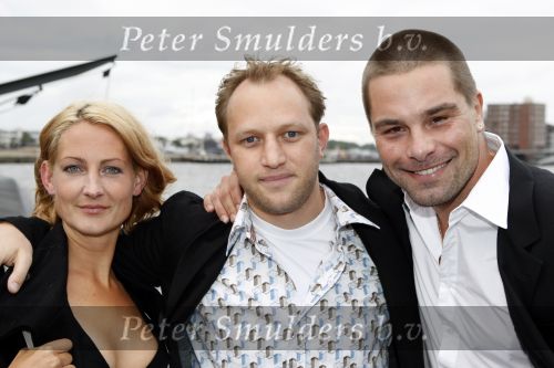 Amsterdam 30 augustus 2007
Eindfeest van Talpa op de supperclub boot. Eloy de Jong met een vriend en vriendin