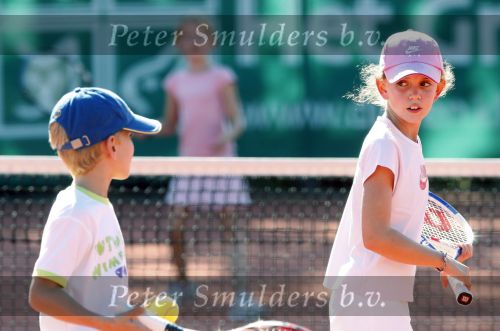 Muiderberg 7 september 2007
Alec en Emma Krajicek  spelen samen tennis bij de clubkampioenschappen. Papa Richard en de au pair kijken toe.