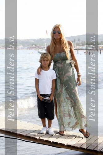 St Tropez 3 augustus 2007
Ruud Gullit Estelle Gullit en hun zoontje Maxim op vakantie in St Tropez.