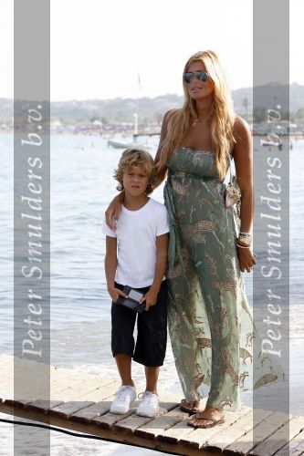 St Tropez 3 augustus 2007
Ruud Gullit Estelle Gullit en hun zoontje Maxim op vakantie in St Tropez.