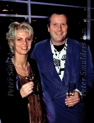 Mary Lou Stennis met haar ex-man en een glaasje champagne



PETER SMULDERS BV