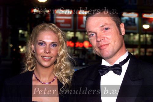 AMSTERDAM 12 OKTOBER 2001
UITREIKING VAN DE TELEVIZIERRING IN THE HEINEKEN MUSIC HALL. 
Nance met ex-man