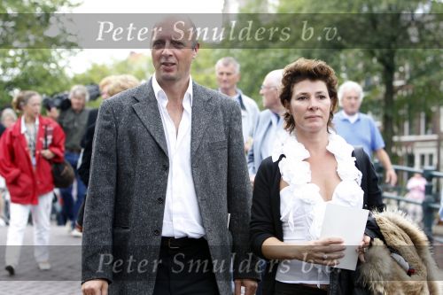 Amsterdam 23 augustus  2007
Begrafenis Jos Brink in Carre de Duif en de Oosterbegraafplaats. haye v d Heyden met vrouw