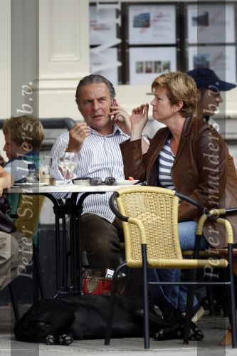 Amsterdam 18 augustus 2007
Huub Stapel met zijn vrouw Resie op terras.