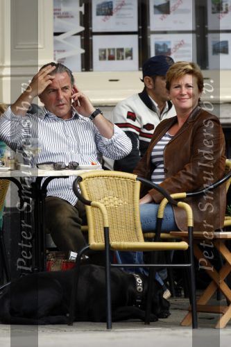 Amsterdam 18 augustus 2007
Huub Stapel met zijn vrouw Resie op terras.