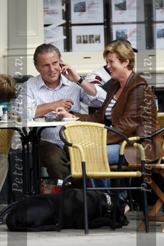 Amsterdam 18 augustus 2007
Huub Stapel met zijn vrouw Resie op terras.