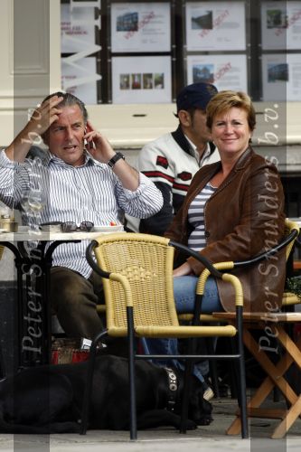 Amsterdam 18 augustus 2007
Huub Stapel met zijn vrouw Resie op terras.