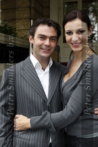 Amsterdam 9 september 2007
Modeshow Frans Molenaar in het Amstel Hotel met oa Kim Feenstra Micky Hoogendijk en Irene v d Laar. Irene met vriend Sander