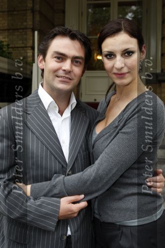Amsterdam 9 september 2007
Modeshow Frans Molenaar in het Amstel Hotel met oa Kim Feenstra Micky Hoogendijk en Irene v d Laar. Irene met vriend Sander