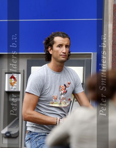 Amsterdam 19 augustus 2007
Jan Joost v Gangelen op de fiets bij de bank in Amsterdam.