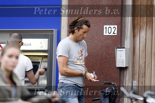 Amsterdam 19 augustus 2007
Jan Joost v Gangelen op de fiets bij de bank in Amsterdam.