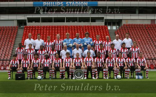 Eindhoven, 28 Augustus 2007
PSV Selektie, Seizoen 2007/2008
Bovenste rij v.l.n.r.: Ferd v Odenhoven, Joop Hiele, Mika Vayrynen, Jeroen v d Berk (standin voor Jan Kromkamp )Bas Roorda, Gomes, Cassio Ramos, Csaba Feher, Tommie v d Leegte, Mart v d Heuvel en Luc v Agt
Middelste rij v.l.n.r.: Alcides, Otman Bakkal, Jefferson Farfan,Edsion Mendez, Jan Wouters, Ronald Koeman, Tonny Bruins Slot, Ibrahim Afellay, Kenneth Perez, Jonathan Reis, Slobodan Rajkovic 
Onderste rij v.l.n.r.: Fagner, Ismail Aisssati, Carlos Salcido, Arouna Kone, John de Jong, Dank Lazovic, Timmy Simons, Manuel Da Costa, Eric Addo,Mike Zonneveld, Dirk Marcellis, Genero Zeefuik en Jason Culina
