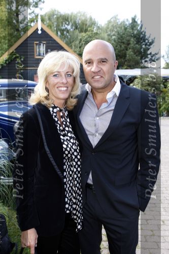 Laren/ Eemnes 29 augustus 2007
Willibrord Frequin en zijn Suzanne trouwen. Ze vertrekken vanaf thuis met koets naar de theetuin. John v d Heuvel met zijn vrouw