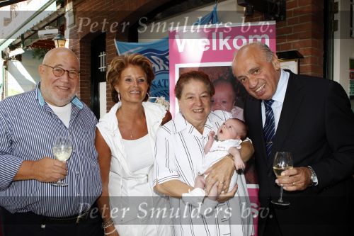 Rotterdam 25 augustus 2007
Babyshower voor Indy de dochter van Leontien v Moorsel en Michael Zijlaard. Joop Zijlaard met vrouw enb de ouders van Leontien