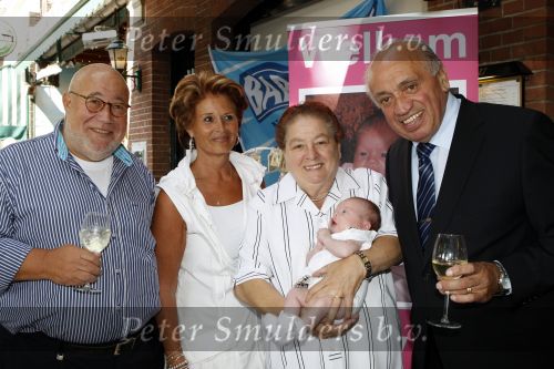 Rotterdam 25 augustus 2007
Babyshower voor Indy de dochter van Leontien v Moorsel en Michael Zijlaard. Joop Zijlaard met vrouw enb de ouders van Leontien
