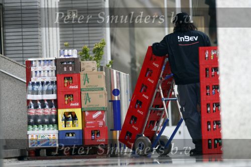 Rotterdam 17 augustus 2007
Jordi Breukhoven werkt bij bedrijf die drank bezorgen bij horeca gelegenheden in Rotterdam. Hij bezorg met zijn collega met een vrachtwagen de drank.
