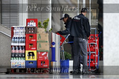 Rotterdam 17 augustus 2007
Jordi Breukhoven werkt bij bedrijf die drank bezorgen bij horeca gelegenheden in Rotterdam. Hij bezorg met zijn collega met een vrachtwagen de drank.