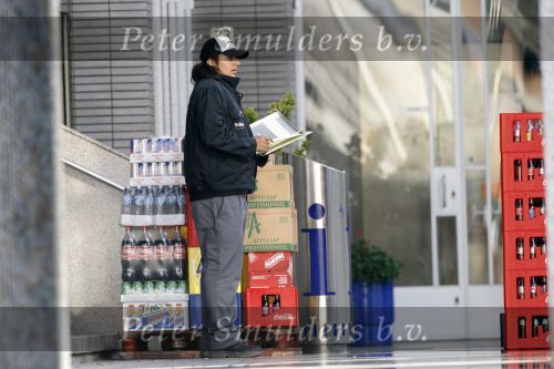 Rotterdam 17 augustus 2007
Jordi Breukhoven werkt bij bedrijf die drank bezorgen bij horeca gelegenheden in Rotterdam. Hij bezorg met zijn collega met een vrachtwagen de drank.