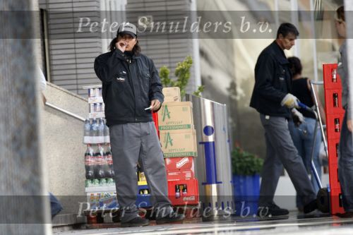 Rotterdam 17 augustus 2007
Jordi Breukhoven werkt bij bedrijf die drank bezorgen bij horeca gelegenheden in Rotterdam. Hij bezorg met zijn collega met een vrachtwagen de drank.