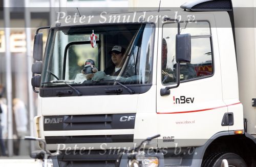 Rotterdam 17 augustus 2007
Jordi Breukhoven werkt bij bedrijf die drank bezorgen bij horeca gelegenheden in Rotterdam. Hij bezorg met zijn collega met een vrachtwagen de drank.