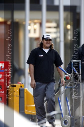 Rotterdam 17 augustus 2007
Jordi Breukhoven werkt bij bedrijf die drank bezorgen bij horeca gelegenheden in Rotterdam. Hij bezorg met zijn collega met een vrachtwagen de drank.