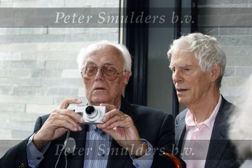 Hilversum 17 augustus 2007
Presentatie straatnamen Willem Duys Willem v Kooten en Mies Bouwman op het mediapark. Leen Timp en Berend Boudewijn met camera