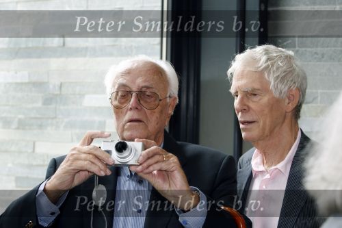 Hilversum 17 augustus 2007
Presentatie straatnamen Willem Duys Willem v Kooten en Mies Bouwman op het mediapark. Leen Timp en Berend Boudewijn met camera