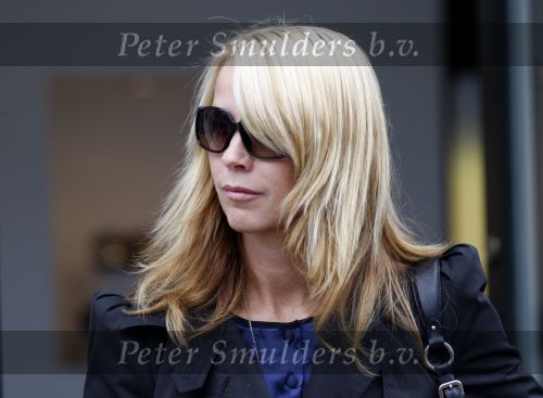Huizen en Bussum 8 september 2007
Linda de Mol laat met vriendin de hond uit en gaat daarna winkelen.