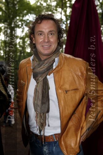 Drunen 22 augustus 2007
Marc Borsato wordt tot Baron van het Land v ooit geslagen. Marc op paard.