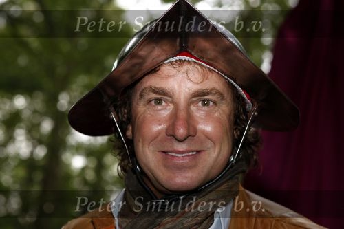 Drunen 22 augustus 2007
Marc Borsato wordt tot Baron van het Land v ooit geslagen. Marc op paard.
