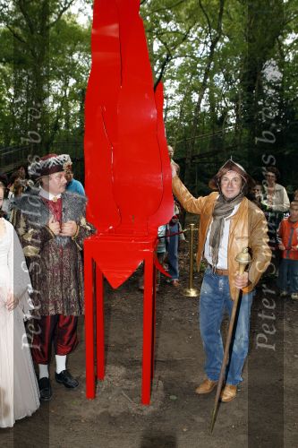 Drunen 22 augustus 2007
Marc Borsato wordt tot Baron van het Land v ooit geslagen. Marc op paard.