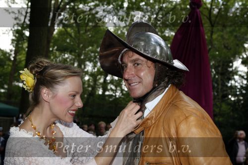 Drunen 22 augustus 2007
Marc Borsato wordt tot Baron van het Land v ooit geslagen. Marc op paard.